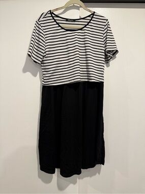 Maternity / Nursing Quinee‎ Black and White Striped Tee Dress size XL